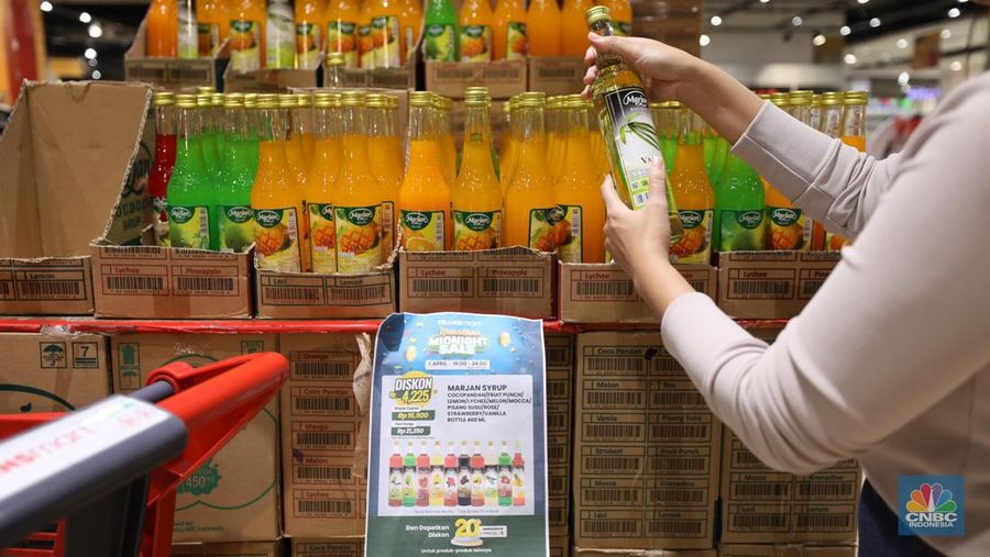 Transmart Midnight Sale (CNBC Indonesia/Tri Susillo)