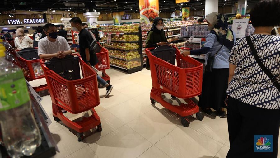 Transmart Midnight Sale (CNBC Indonesia/Tri Susillo)