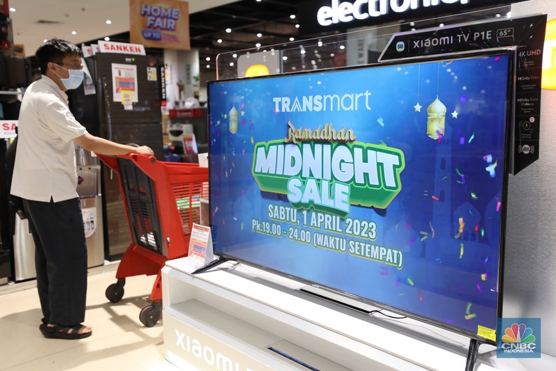 Transmart Midnight Sale (CNBC Indonesia/Tri Susillo)