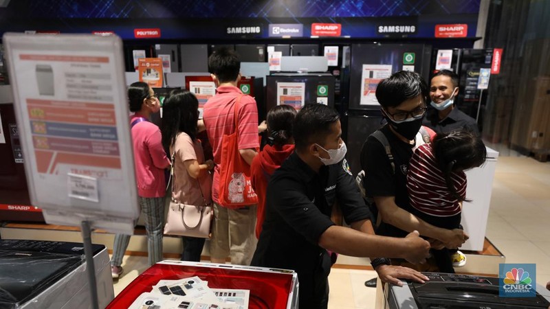 Transmart Midnight Sale (CNBC Indonesia/Tri Susillo)