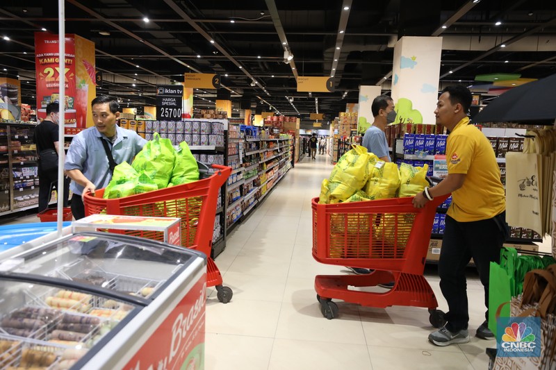Transmart Midnight Sale (CNBC Indonesia/Tri Susillo) Transmart Midnight Sale (CNBC Indonesia/Tri Susillo)