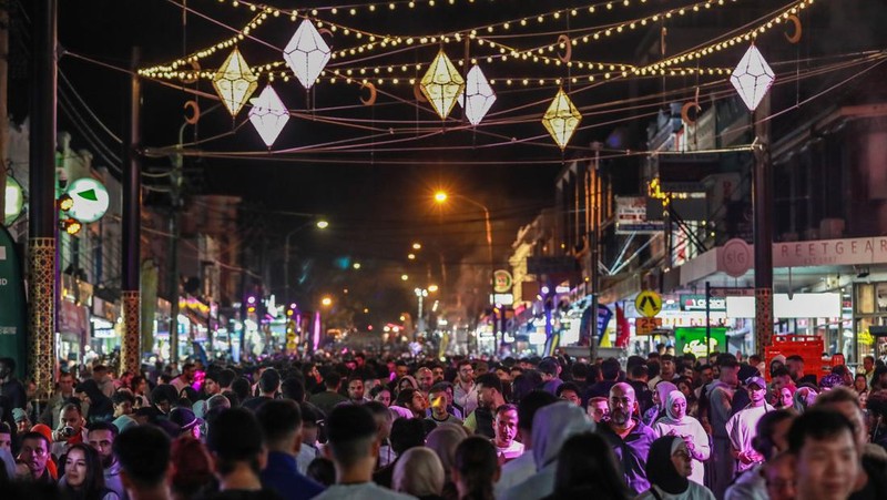 SYDNEY, AUSTRALIA - APRIL 01: People attend the Ramadan Nights food and cultural festival at Lakemba on April 01, 2023 in Sydney, Australia. The holy fasting month of Ramadan is observed by Muslims around the world, including many in Australia, who adhere to its principles in their own suburban communities. (Photo by Roni Bintang/Getty Images)