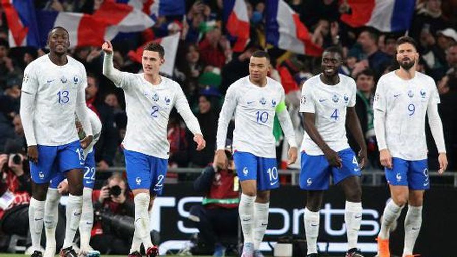 France's defender Benjamin Pavard (2L) celebrates with teammates after scoring the opening goal of the UEFA Euro 2024 group B qualification football match between Republic of Ireland and France at Aviva Stadium in Dublin, Ireland on March 27, 2023. (Photo by Paul Faith / AFP)