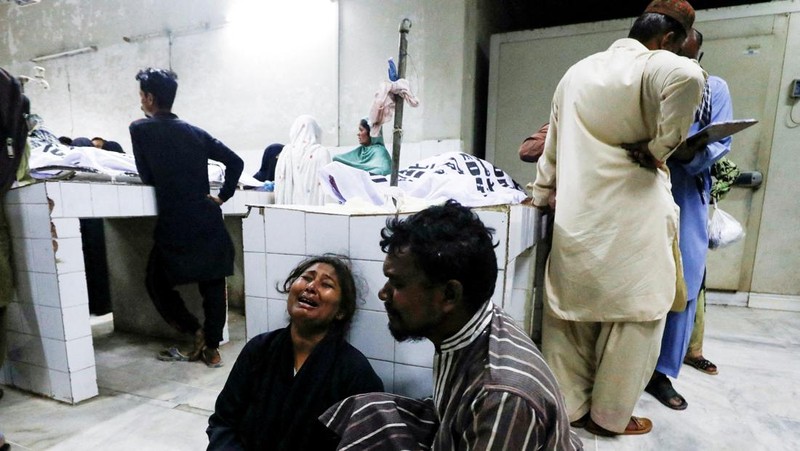 Umer Zada, father of seven year-old Saad Umer, who was killed with others in a stampede during handout distribution, mourns the death of his son during the funeral in Karachi, Pakistan April 1, 2023. REUTERS/Akhtar Soomro