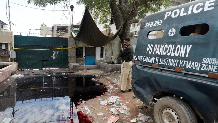 Umer Zada, father of seven year-old Saad Umer, who was killed with others in a stampede during handout distribution, mourns the death of his son during the funeral in Karachi, Pakistan April 1, 2023. REUTERS/Akhtar Soomro