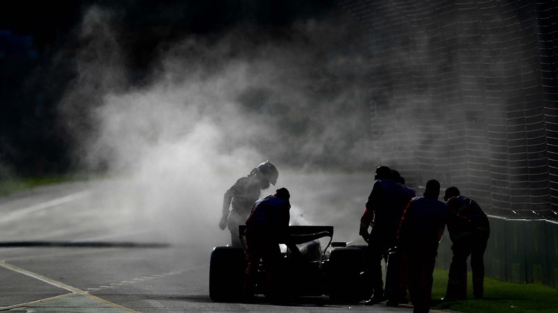 Pembalap Red Bull Max Verstappen dari Belanda balapan melalui tikungan selama Grand Prix Formula Satu Australia di Albert Park di Melbourne, Minggu, 2 April 2023. (AP/Asanka Brendon Ratnayake)