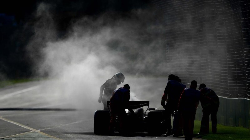 Pembalap Red Bull Max Verstappen dari Belanda balapan melalui tikungan selama Grand Prix Formula Satu Australia di Albert Park di Melbourne, Minggu, 2 April 2023. (AP/Asanka Brendon Ratnayake)