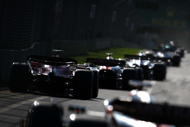 Pembalap Red Bull Max Verstappen dari Belanda balapan melalui tikungan selama Grand Prix Formula Satu Australia di Albert Park di Melbourne, Minggu, 2 April 2023. (AP/Asanka Brendon Ratnayake)