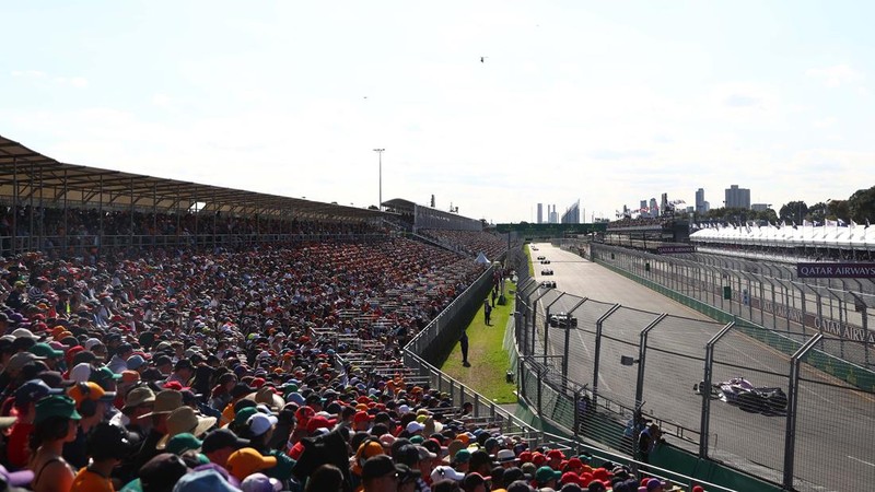 Pembalap Red Bull Max Verstappen dari Belanda balapan melalui tikungan selama Grand Prix Formula Satu Australia di Albert Park di Melbourne, Minggu, 2 April 2023. (AP/Asanka Brendon Ratnayake)