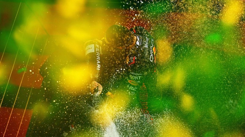 Pembalap Red Bull Max Verstappen dari Belanda balapan melalui tikungan selama Grand Prix Formula Satu Australia di Albert Park di Melbourne, Minggu, 2 April 2023. (AP/Asanka Brendon Ratnayake)