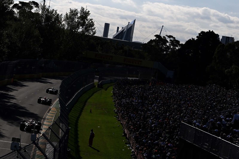 Pembalap Red Bull Max Verstappen dari Belanda balapan melalui tikungan selama Grand Prix Formula Satu Australia di Albert Park di Melbourne, Minggu, 2 April 2023. (AP/Asanka Brendon Ratnayake) Pembalap Red Bull Max Verstappen dari Belanda balapan melalui tikungan selama Grand Prix Formula Satu Australia di Albert Park di Melbourne, Minggu, 2 April 2023. (AP/Asanka Brendon Ratnayake)