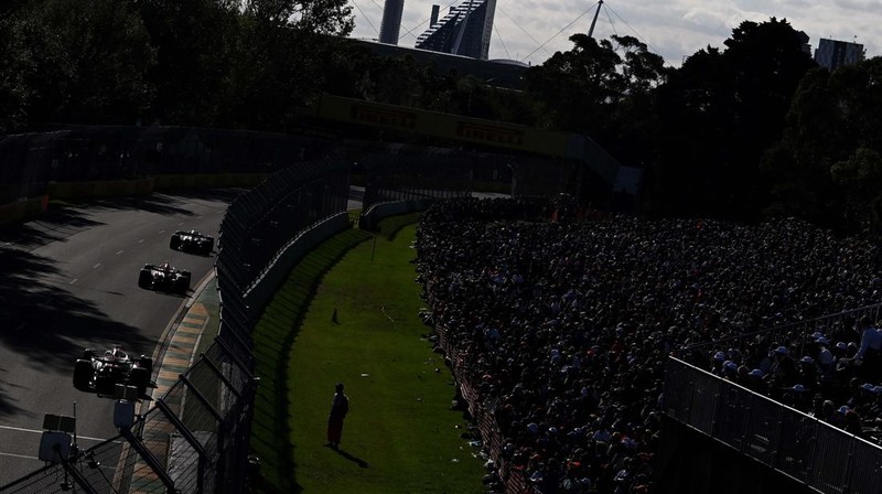 Pembalap Red Bull Max Verstappen dari Belanda balapan melalui tikungan selama Grand Prix Formula Satu Australia di Albert Park di Melbourne, Minggu, 2 April 2023. (AP/Asanka Brendon Ratnayake)