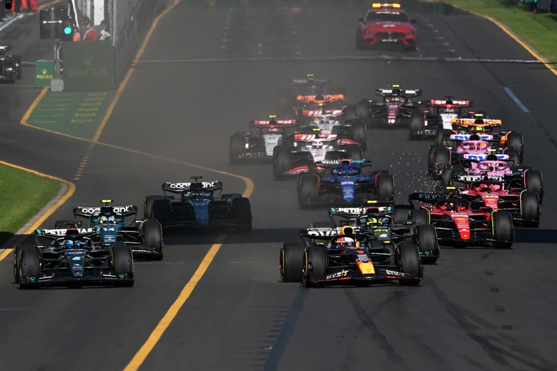 Pembalap Red Bull Max Verstappen dari Belanda balapan melalui tikungan selama Grand Prix Formula Satu Australia di Albert Park di Melbourne, Minggu, 2 April 2023. (AP/Asanka Brendon Ratnayake) Pembalap Red Bull Max Verstappen dari Belanda balapan melalui tikungan selama Grand Prix Formula Satu Australia di Albert Park di Melbourne, Minggu, 2 April 2023. (AP/Asanka Brendon Ratnayake)
