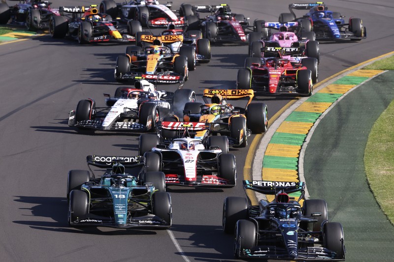 Pembalap Red Bull Max Verstappen dari Belanda balapan melalui tikungan selama Grand Prix Formula Satu Australia di Albert Park di Melbourne, Minggu, 2 April 2023. (AP/Asanka Brendon Ratnayake) Pembalap Red Bull Max Verstappen dari Belanda balapan melalui tikungan selama Grand Prix Formula Satu Australia di Albert Park di Melbourne, Minggu, 2 April 2023. (AP/Asanka Brendon Ratnayake)