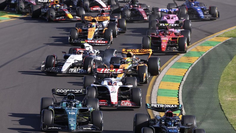 Pembalap Red Bull Max Verstappen dari Belanda balapan melalui tikungan selama Grand Prix Formula Satu Australia di Albert Park di Melbourne, Minggu, 2 April 2023. (AP/Asanka Brendon Ratnayake)