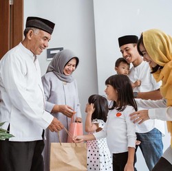 Anak Dapat Angpao Lebaran? Jangan Ditabung Semua Bun!