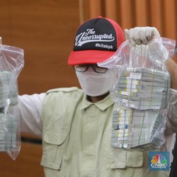 Penampakan Gepokan Uang Rp 32 M & Barang Mewah Rafael Disita