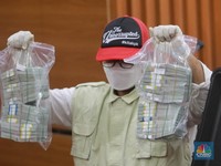 Penampakan Gepokan Uang Rp 32 M & Barang Mewah Rafael Disita
