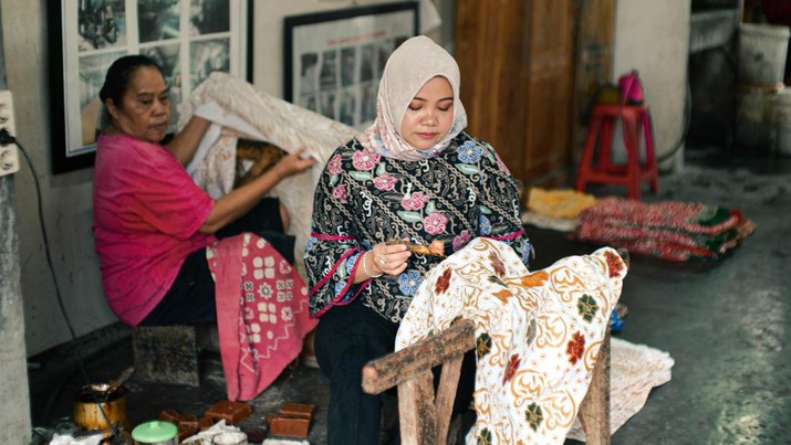 PT Telkom Indonesia (Persero) Tbk (Telkom) melaksanakan berbagai program dalam mendukung mitra Usaha Mikro, Kecil, Menengah (UMKM) binaannya. Mulai dari program mendukung kesetaraan gender, pemanfaatan teknologi digital, dan pembiayaan. PT Telkom Indonesia (Persero) Tbk (Telkom) melaksanakan berbagai program dalam mendukung mitra Usaha Mikro, Kecil, Menengah (UMKM) binaannya. Mulai dari program mendukung kesetaraan gender, pemanfaatan teknologi digital, dan pembiayaan.
