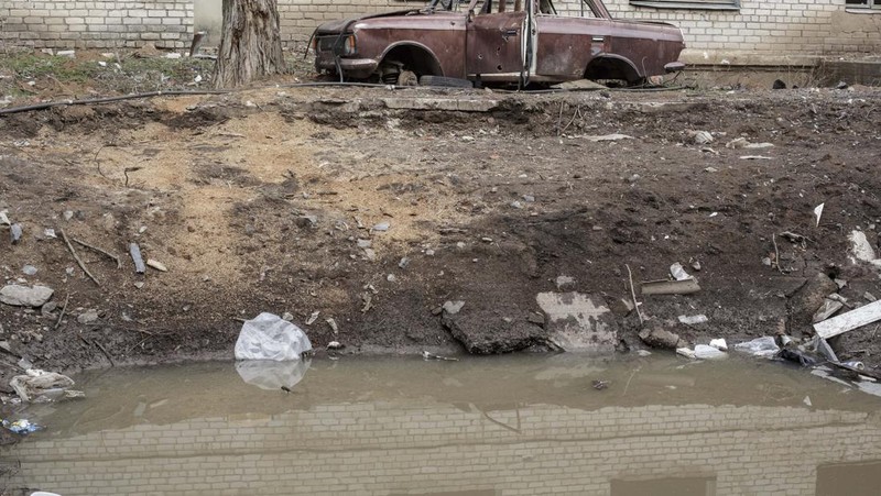 Sebuah serangan besar-besaran rudal Rusia mengguncang Ukraina, Minggu (2/4/2023). Serangan tersebut dilakukan di kota Kostyantynivka, Donbass, Ukraina Timur. (Anadolu Agency via Getty Images)