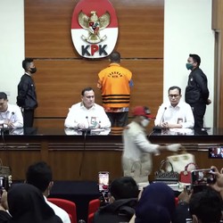 Resmi Ditahan KPK, Rafael Pakai Seragam Oranye