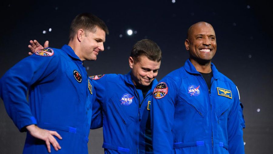 Awak misi Artemis II NASA (kiri ke kanan): astronot Badan Antariksa Kanada Jeremy Hansen astronot NASA Victor Glover, Reid Wiseman, dan Christina Hammock Koch selama pengenalan anggota awak Artemis II pada 3 April 2023. (Jonathan Newton/The Washington Post via Getty Images)