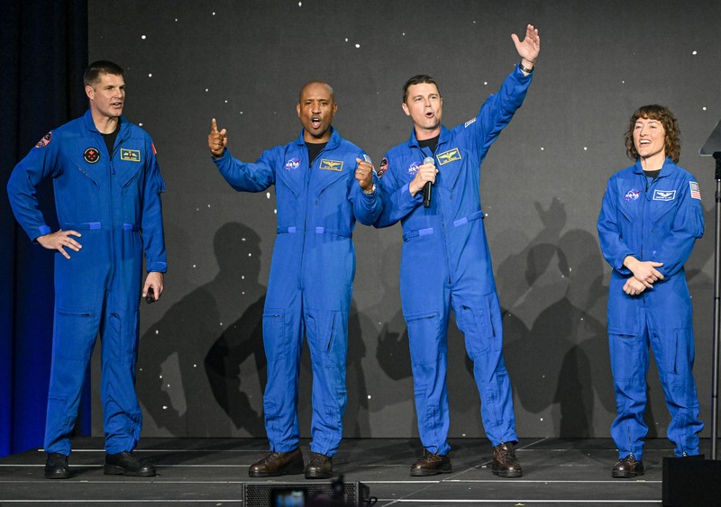 Awak misi Artemis II NASA (kiri ke kanan): astronot Badan Antariksa Kanada Jeremy Hansen astronot NASA Victor Glover, Reid Wiseman, dan Christina Hammock Koch selama pengenalan anggota awak Artemis II pada 3 April 2023. Awak misi Artemis II NASA (kiri ke kanan): astronot Badan Antariksa Kanada Jeremy Hansen astronot NASA Victor Glover, Reid Wiseman, dan Christina Hammock Koch selama pengenalan anggota awak Artemis II pada 3 April 2023. (Jonathan Newton/The Washington Post via Getty Images)