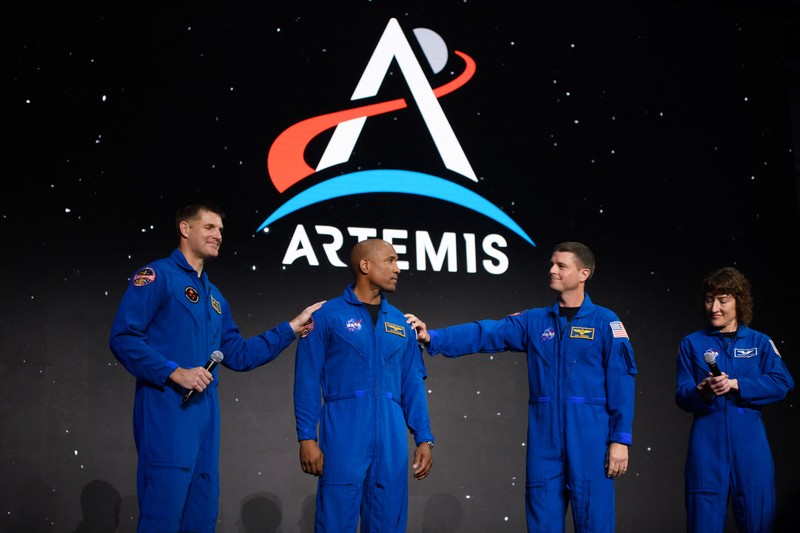 Awak misi Artemis II NASA (kiri ke kanan): astronot Badan Antariksa Kanada Jeremy Hansen astronot NASA Victor Glover, Reid Wiseman, dan Christina Hammock Koch selama pengenalan anggota awak Artemis II pada 3 April 2023. Awak misi Artemis II NASA (kiri ke kanan): astronot Badan Antariksa Kanada Jeremy Hansen astronot NASA Victor Glover, Reid Wiseman, dan Christina Hammock Koch selama pengenalan anggota awak Artemis II pada 3 April 2023. (Jonathan Newton/The Washington Post via Getty Images)