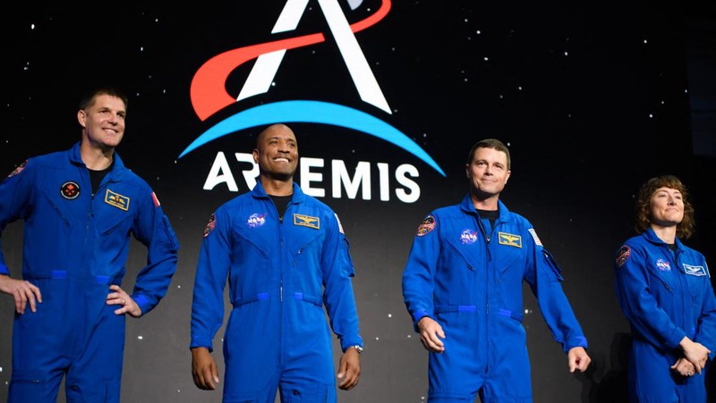 Awak misi Artemis II NASA (kiri ke kanan): astronot Badan Antariksa Kanada Jeremy Hansen astronot NASA Victor Glover, Reid Wiseman, dan Christina Hammock Koch selama pengenalan anggota awak Artemis II pada 3 April 2023. (Jonathan Newton/The Washington Post via Getty Images)