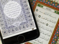 Heboh di Arab, Imam Dilarang Baca Al-Quran Lewat HP, Kenapa?