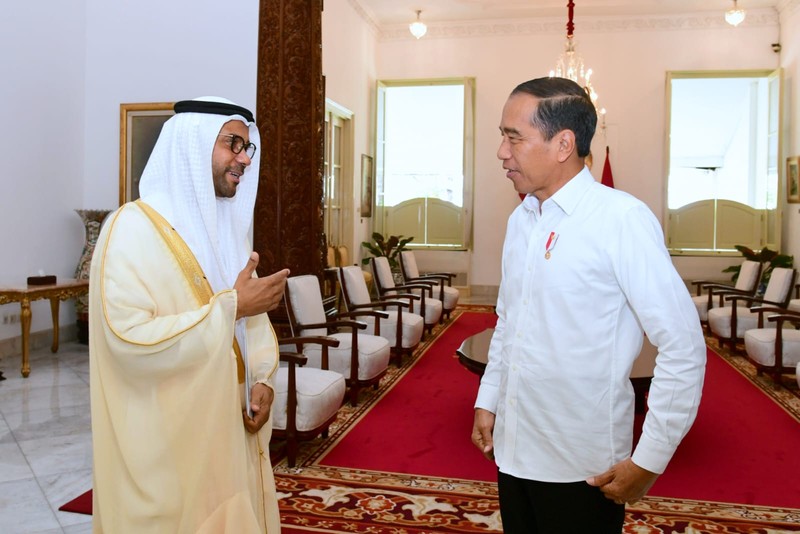 Presiden Joko Widodo melakukan pertemuan dengan Duta Besar Uni Emirat Arab untuk Indonesia Abdullah Salem Obaid Al Dhaheri, Selasa (4/4/2023). Terdapat tiga hal yang menjadi pembahasan. Presiden Joko Widodo melakukan pertemuan dengan Duta Besar Uni Emirat Arab untuk Indonesia Abdullah Salem Obaid Al Dhaheri, Selasa (4/4/2023). Terdapat tiga hal yang menjadi pembahasan. (Twitter @setkabgoid)