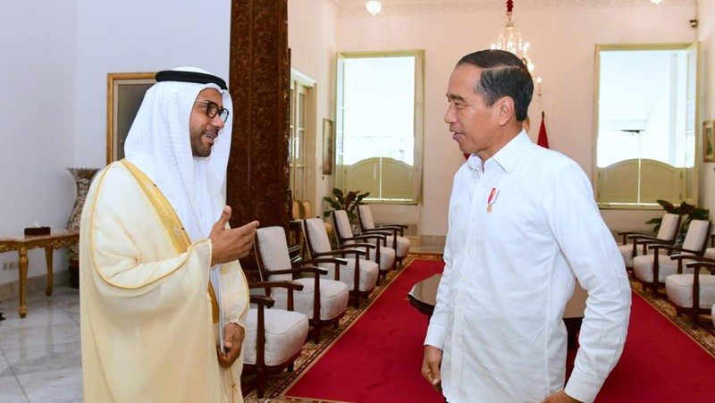 Presiden Joko Widodo melakukan pertemuan dengan Duta Besar Uni Emirat Arab untuk Indonesia Abdullah Salem Obaid Al Dhaheri, Selasa (4/4/2023). Terdapat tiga hal yang menjadi pembahasan. (Twitter @setkabgoid)