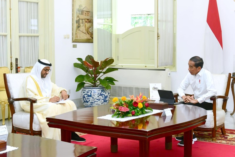 Presiden Joko Widodo melakukan pertemuan dengan Duta Besar Uni Emirat Arab untuk Indonesia Abdullah Salem Obaid Al Dhaheri, Selasa (4/4/2023). Terdapat tiga hal yang menjadi pembahasan. Presiden Joko Widodo melakukan pertemuan dengan Duta Besar Uni Emirat Arab untuk Indonesia Abdullah Salem Obaid Al Dhaheri, Selasa (4/4/2023). Terdapat tiga hal yang menjadi pembahasan. (Twitter @setkabgoid)