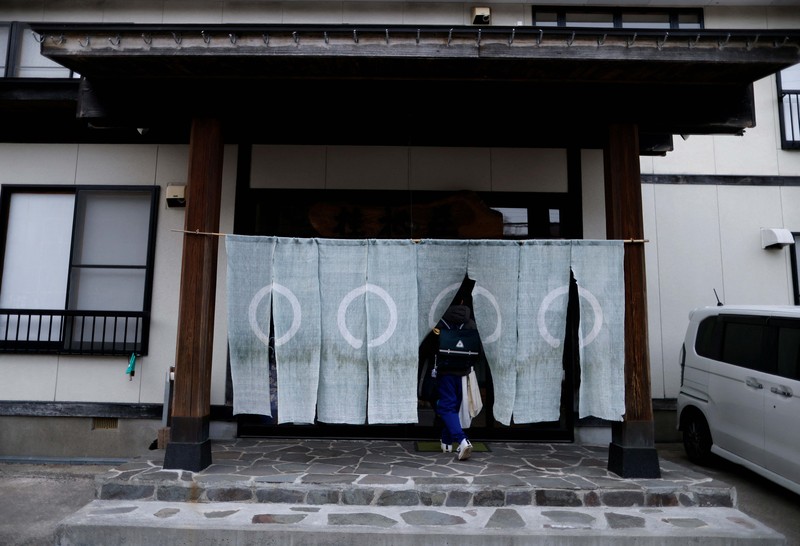 Sekolah menengah pertama Yumoto di Prefektur Fukushima, salah satu dari cerita suram sekolah di Jepang yang bakal tutup. (REUTERS/ISSEI KATO)
