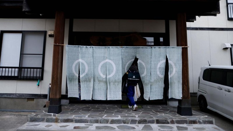 Sekolah menengah pertama Yumoto di Prefektur Fukushima, salah satu dari cerita suram sekolah di Jepang yang bakal tutup. (REUTERS/ISSEI KATO)