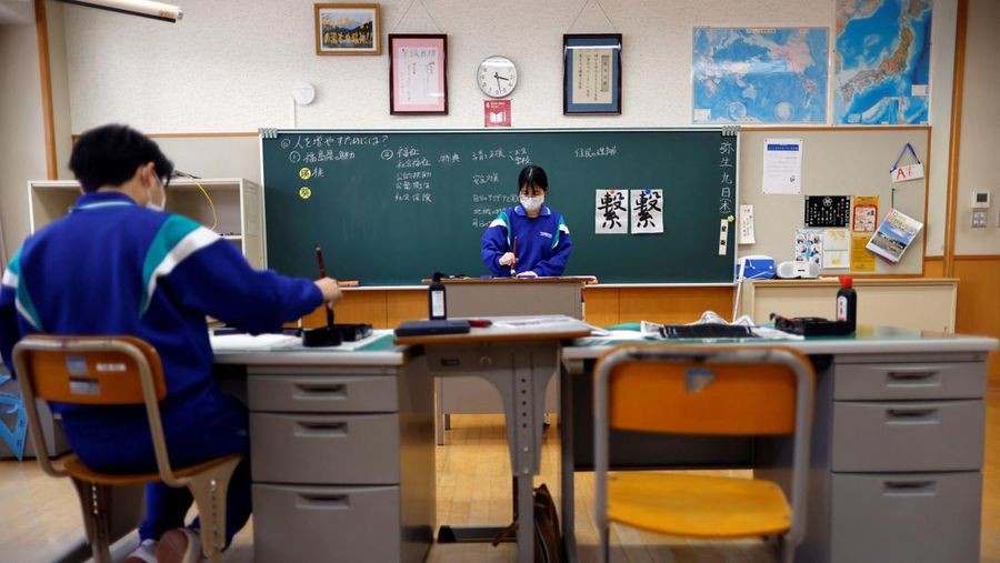 Sekolah menengah pertama Yumoto di Prefektur Fukushima, salah satu dari cerita suram sekolah di Jepang yang bakal tutup. (REUTERS/ISSEI KATO)