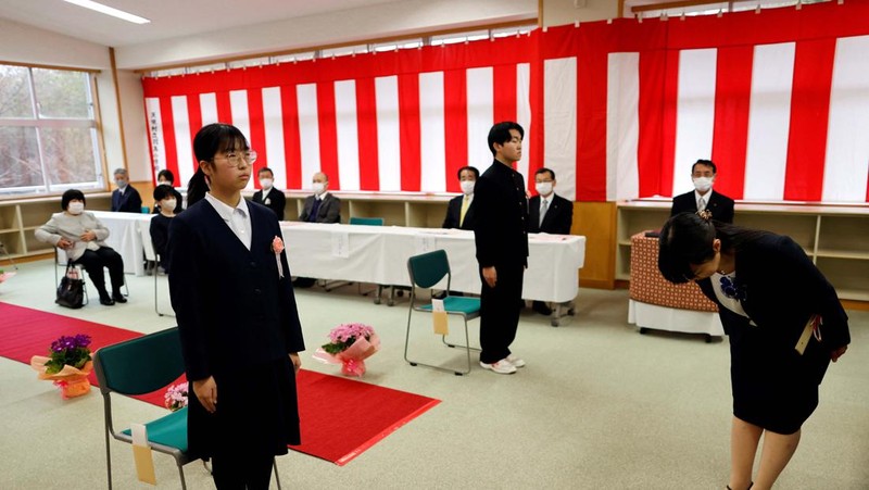 Sekolah menengah pertama Yumoto di Prefektur Fukushima, salah satu dari cerita suram sekolah di Jepang yang bakal tutup. (REUTERS/ISSEI KATO)