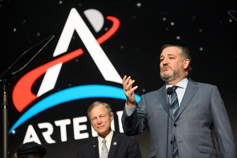 Awak misi Artemis II NASA (kiri ke kanan): astronot Badan Antariksa Kanada Jeremy Hansen astronot NASA Victor Glover, Reid Wiseman, dan Christina Hammock Koch selama pengenalan anggota awak Artemis II pada 3 April 2023. Awak misi Artemis II NASA (kiri ke kanan): astronot Badan Antariksa Kanada Jeremy Hansen astronot NASA Victor Glover, Reid Wiseman, dan Christina Hammock Koch selama pengenalan anggota awak Artemis II pada 3 April 2023. (Jonathan Newton/The Washington Post via Getty Images)