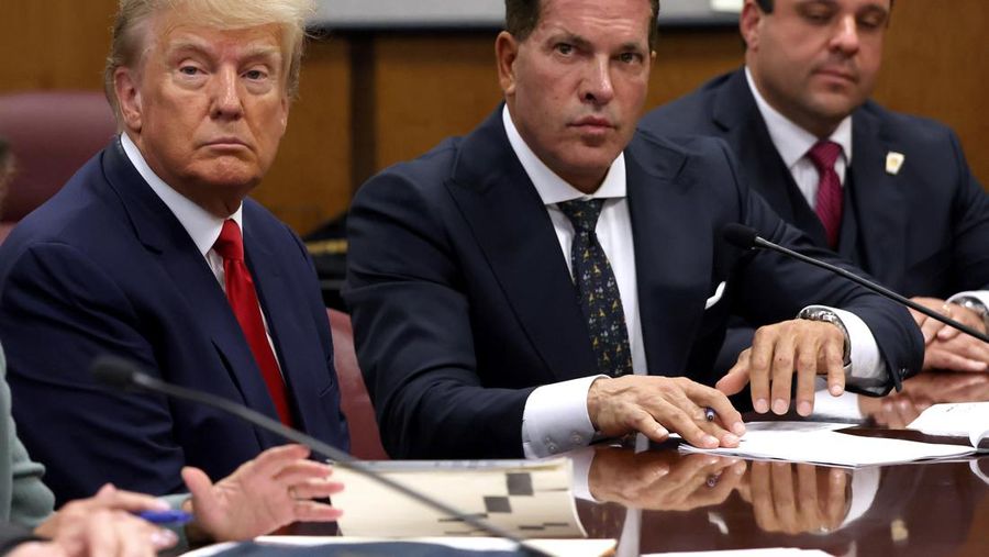 Former U.S. President Donald Trump's motorcade waits at the Manhattan Criminal Courthouse on the day of Trump's court appearance after his indictment by a Manhattan grand jury following a probe into hush money paid to porn star Stormy Daniels, in New York City, U.S., April 4, 2023. REUTERS/Bing Guan