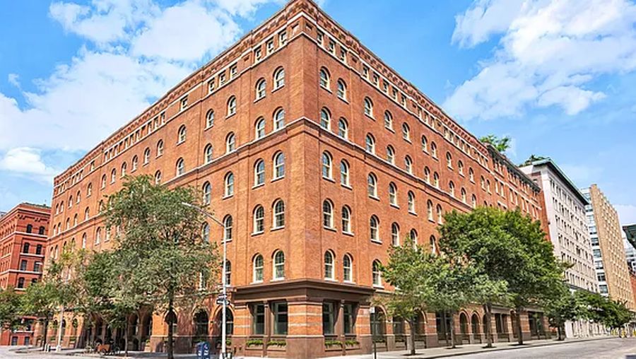 443 Greenwich Street dikenal sebagai rumah bagi selebritas lain seperti Meg Ryan, Blake Lively, Ryan Reynold dan Putri Bill Gates. (Dok. streeteasy)