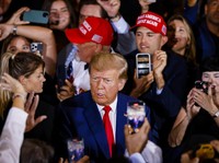 Usai Ditahan Donald Trump Buka Suara: AS Masuk Neraka
