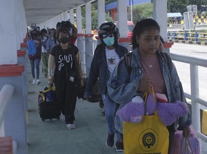 Gelombang Tinggi, Rute Penyeberangan Feri di NTT Ditutup Sementara
