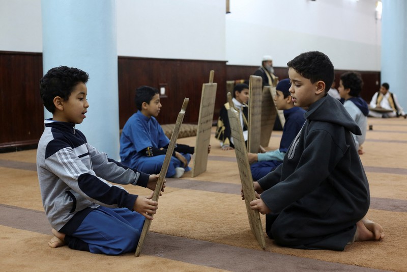 Boys recite Koran verses from wooden boards in a mosque during the Muslim holy fasting month of Ramadan, in Tripoli, Libya April 3, 2023. REUTERS/Hazem Ahmed