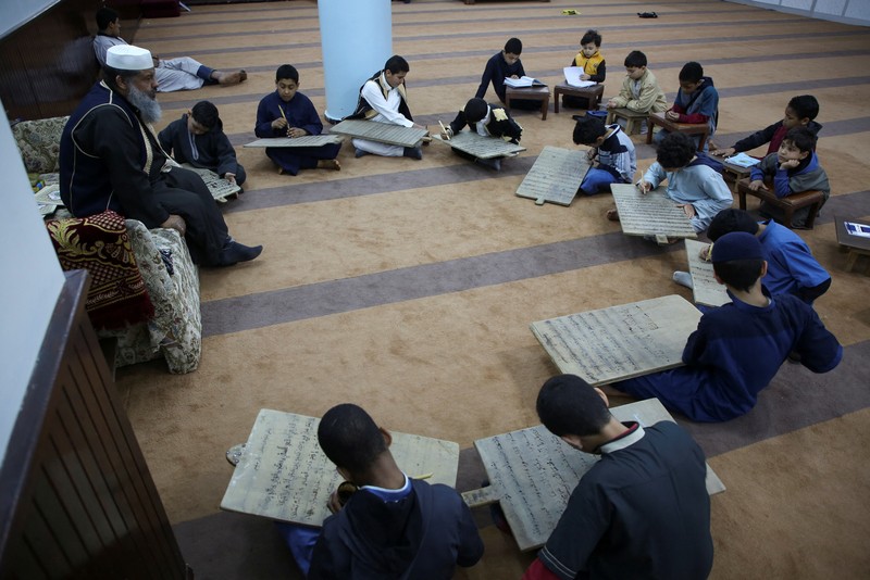 RELIGION-RAMADAN/ Boys recite Koran verses from wooden boards in a mosque during the Muslim holy fasting month of Ramadan, in Tripoli, Libya April 3, 2023. REUTERS/Hazem Ahmed