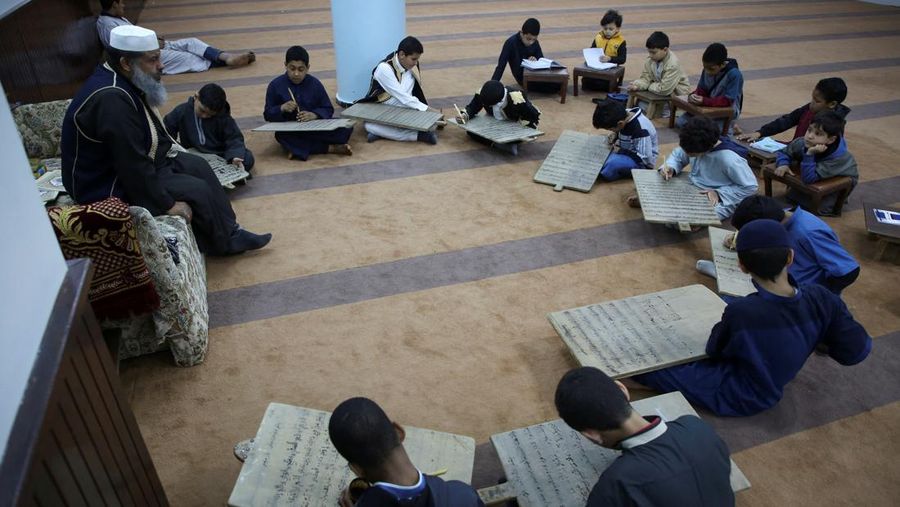 Boys recite Koran verses from wooden boards in a mosque during the Muslim holy fasting month of Ramadan, in Tripoli, Libya April 3, 2023. REUTERS/Hazem Ahmed