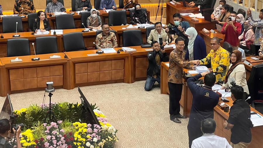 Suasana rapat Komisi IX DPR RI dengan Menteri Kesehatan membahas RUU Kesehatan di ruang rapat Komisi IX DPR RI, Jakarta. (Dok. Istimewa)
