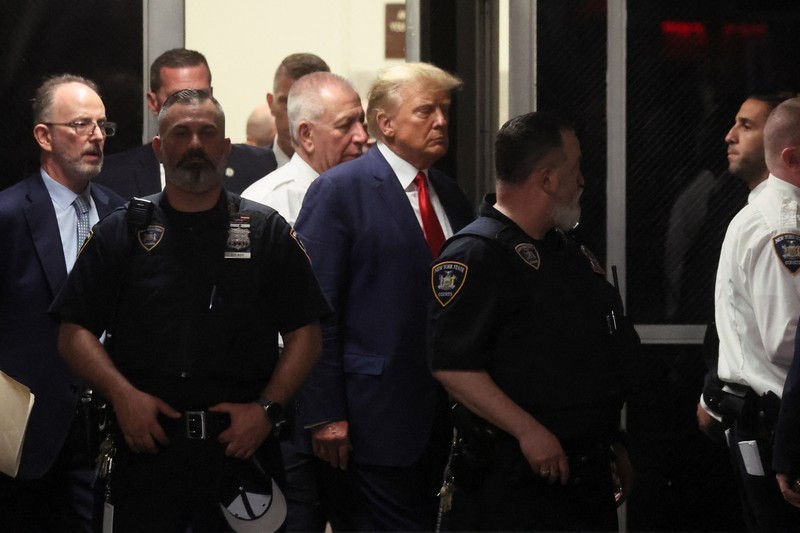 Former U.S. President Donald Trump's motorcade waits at the Manhattan Criminal Courthouse on the day of Trump's court appearance after his indictment by a Manhattan grand jury following a probe into hush money paid to porn star Stormy Daniels, in New York City, U.S., April 4, 2023. REUTERS/Bing Guan