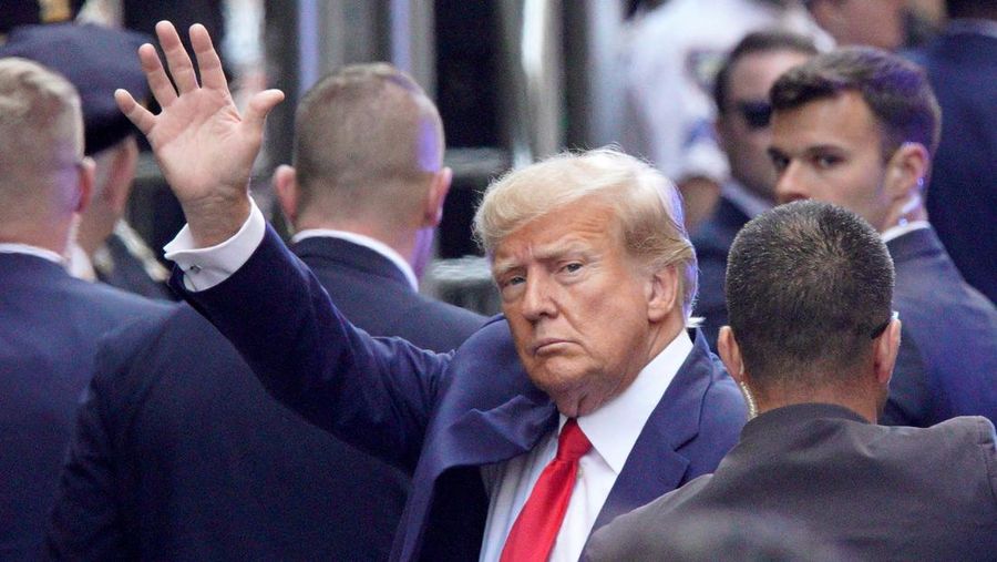 Former U.S. President Donald Trump arrives at Manhattan Criminal Courthouse, after his indictment by a Manhattan grand jury following a probe into hush money paid to porn star Stormy Daniels, in New York City, U.S., April 4, 2023. REUTERS/Eduardo Munoz TPX IMAGES OF THE DAY
