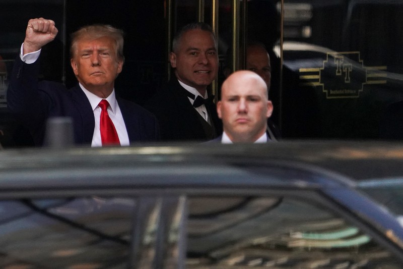 USA-TRUMP/ Former U.S. President Donald Trump's motorcade waits at the Manhattan Criminal Courthouse on the day of Trump's court appearance after his indictment by a Manhattan grand jury following a probe into hush money paid to porn star Stormy Daniels, in New York City, U.S., April 4, 2023. REUTERS/Bing Guan