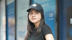 Profil Bulan Sutena, Bikin Banyak Orang Terpesona